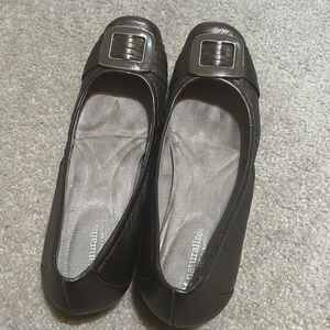 Slightly worn Naturalizer loafers size 10 NARROW.